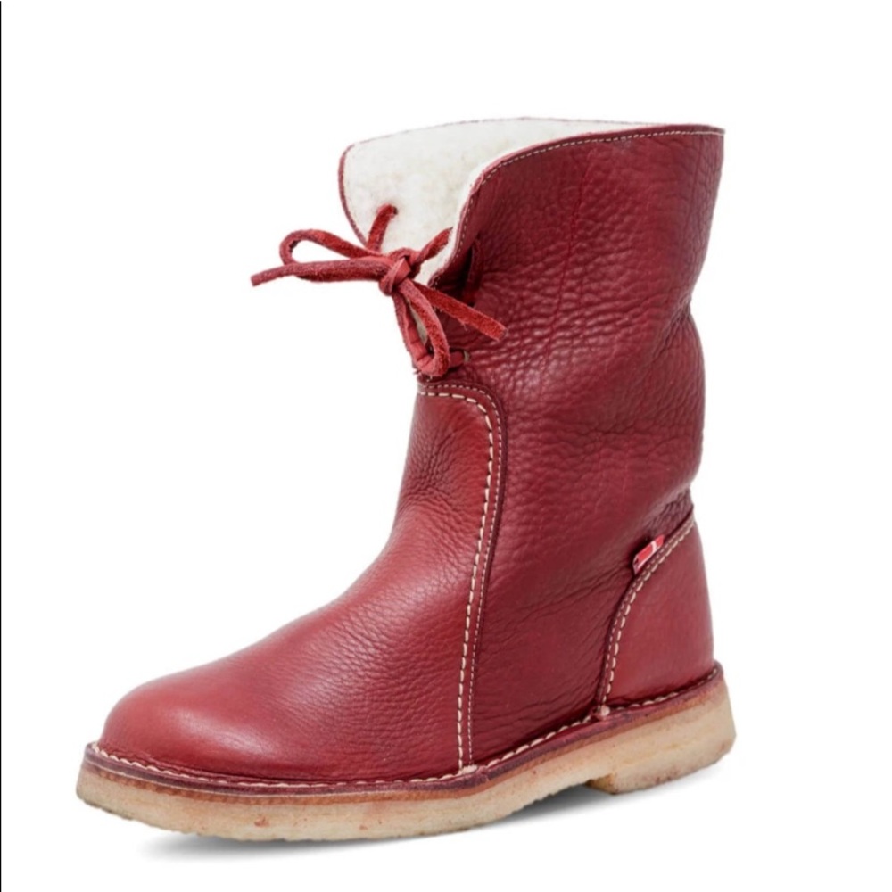 Duck feet boots
